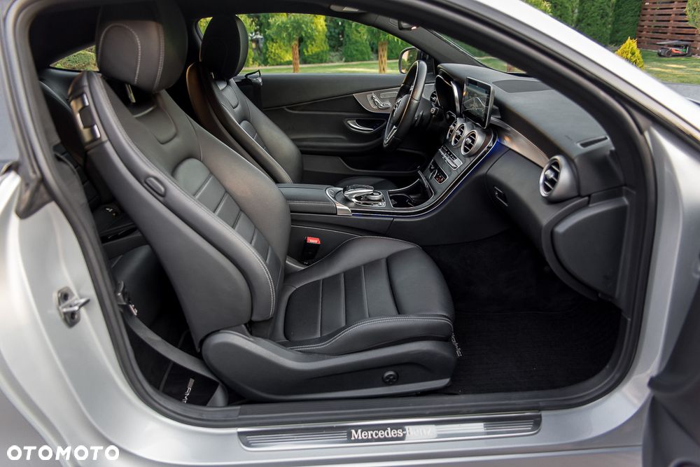 Mercedes-Benz Klasa C 300 9G-TRONIC - 23