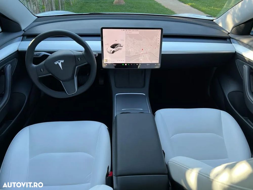 Tesla Model 3 Long Range - 10