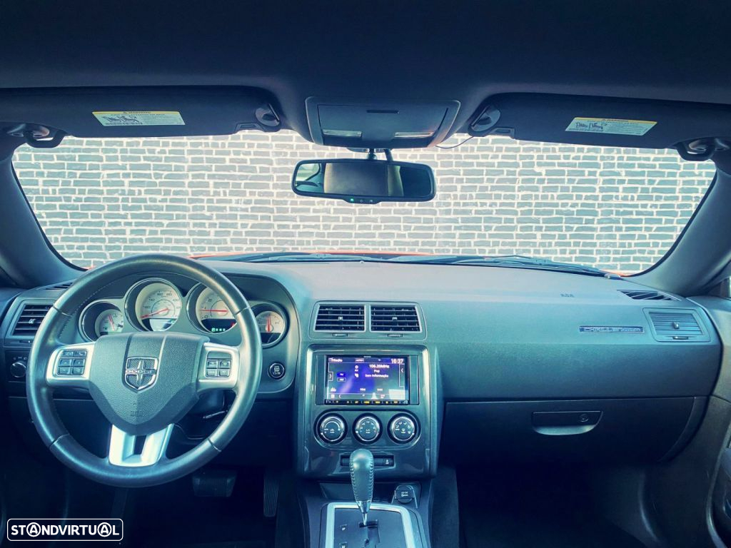 Dodge Challenger Auto SXT Plus - 2