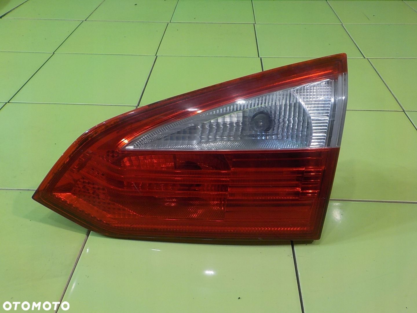 FORD FOCUS MK3 1.0 B 14r 5D KOMBI lampa prawa tyl w klape BM51-13A602-DC - 1