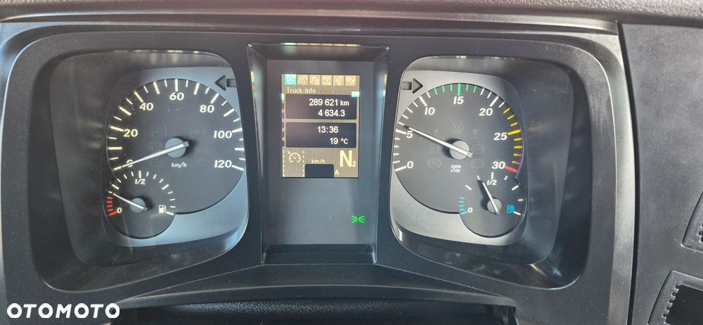 Mercedes-Benz AROCS 1827 - 10