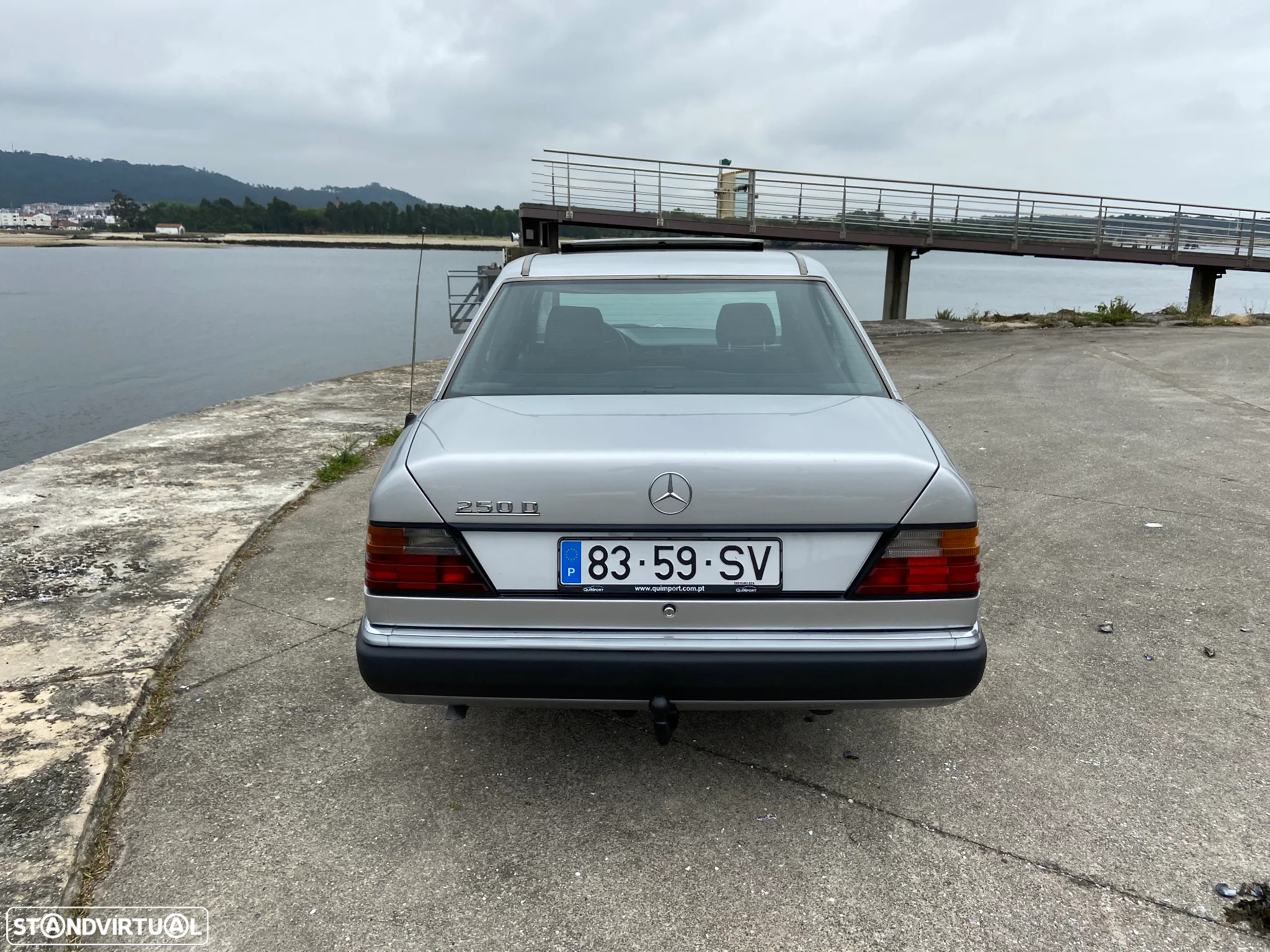 Mercedes-Benz 250 D - 4