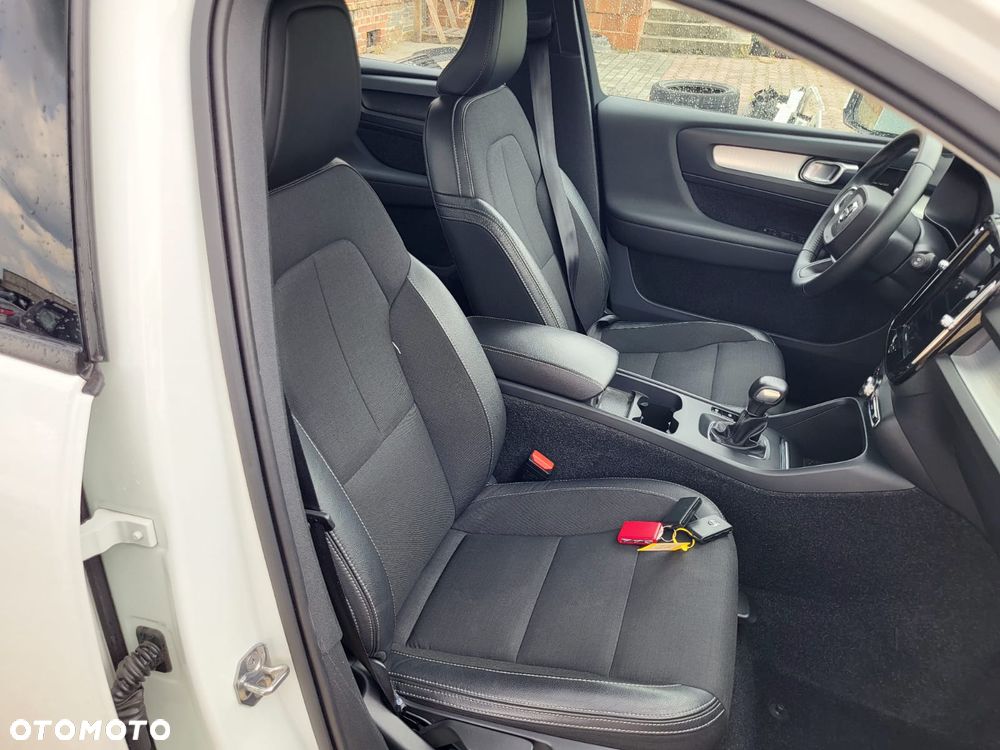 Volvo XC 40 D3 SCR Momentum - 16