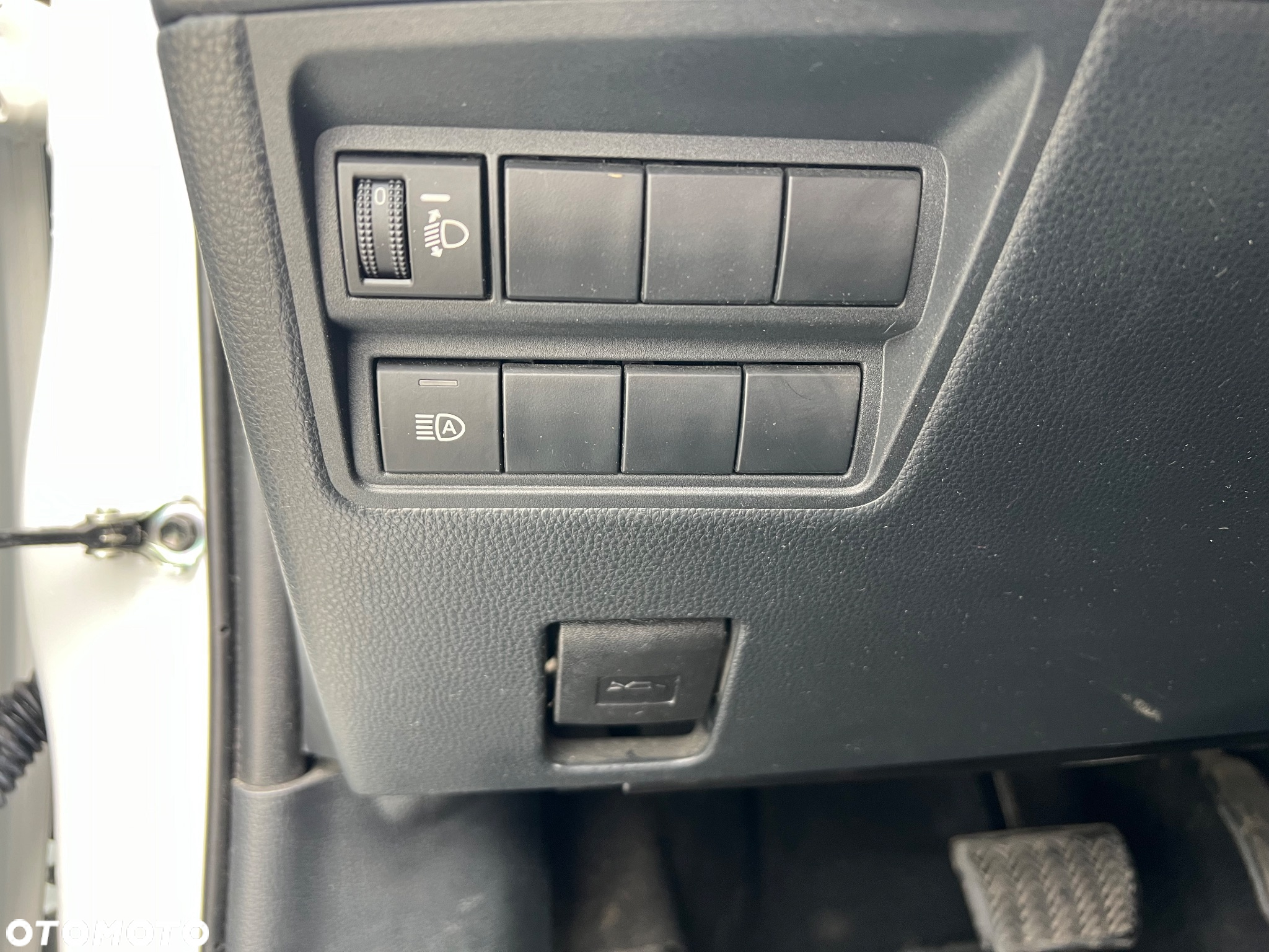 Toyota Yaris Hybrid 1.5 Comfort - 24