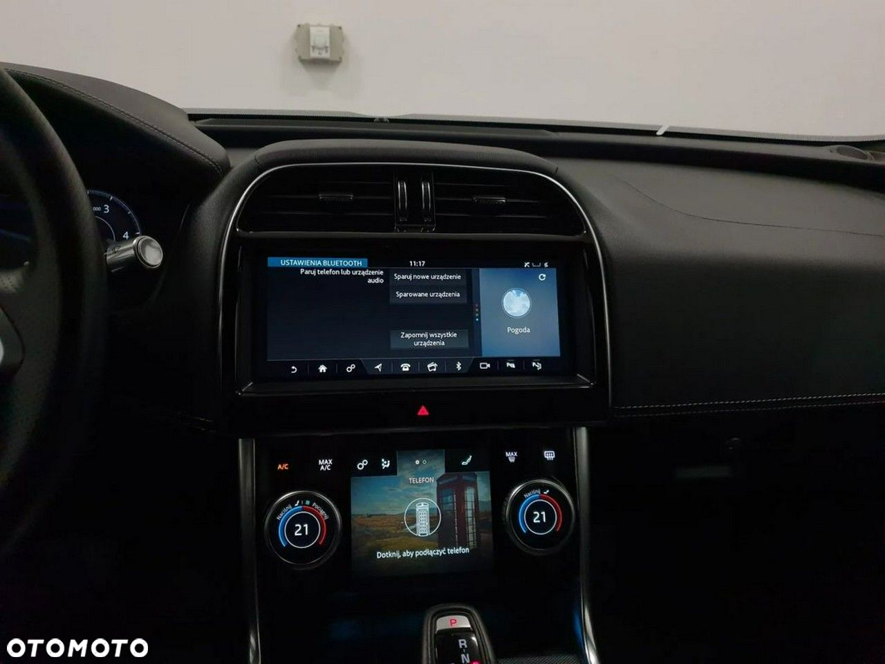 Jaguar XE 2.0 D180 R-Dynamic SE - 16