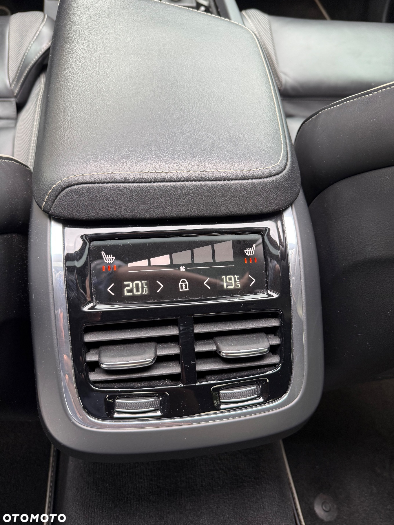 Volvo S60 B5 B R-Design - 11