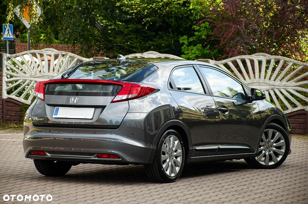 Honda Civic 1.8 i-VTEC Automatik Executive Black Edition - 4