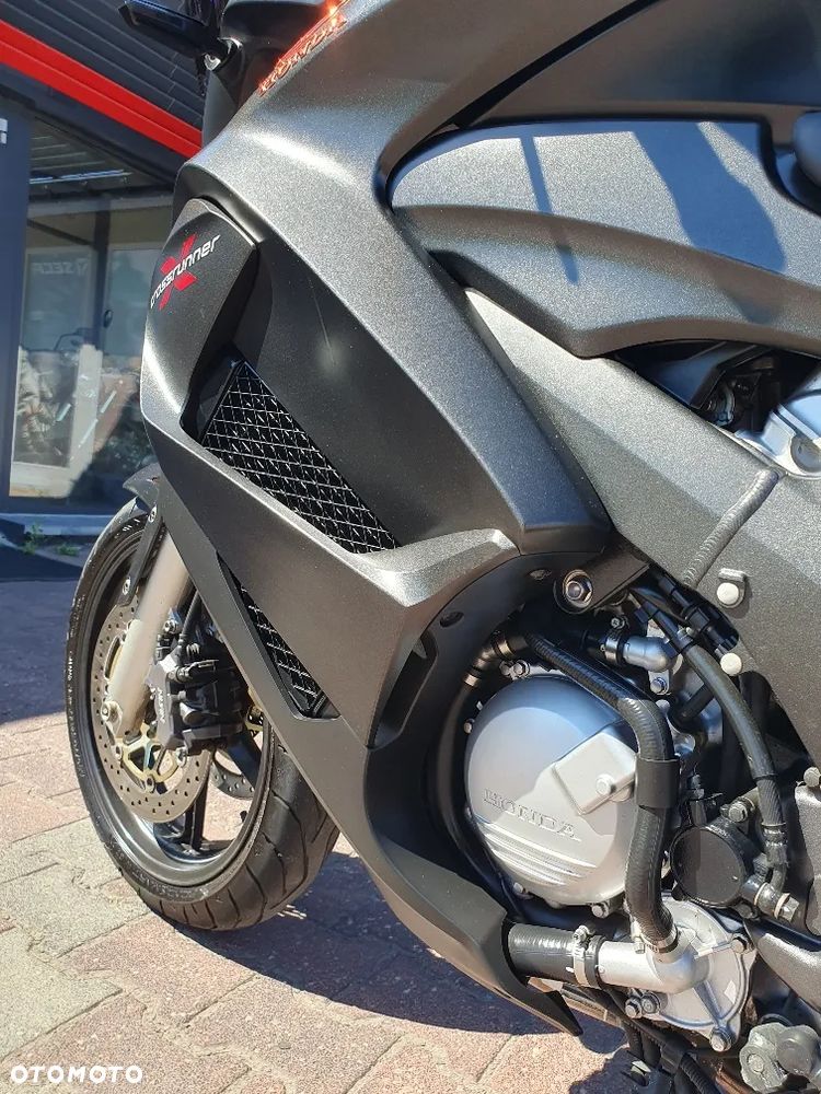 Honda VFR - 12
