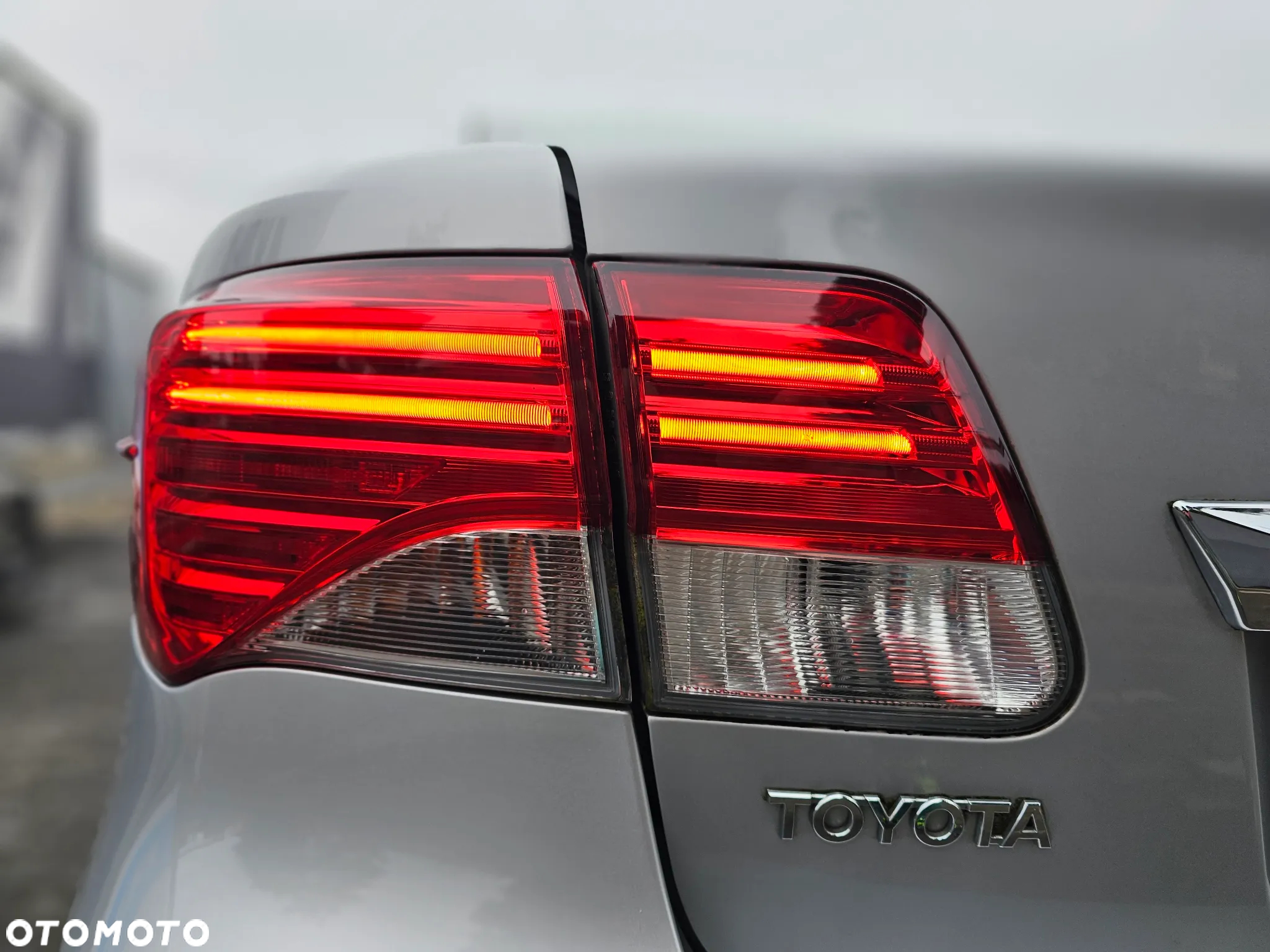 Toyota Avensis 1.8 Premium - 10