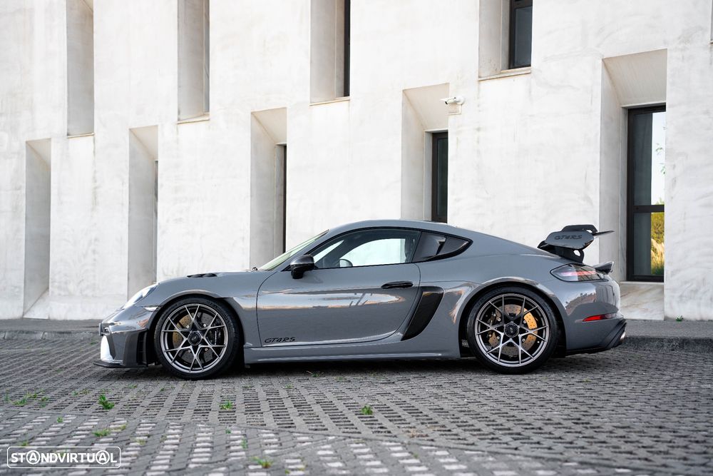 Porsche 718 Cayman GT4 RS - 12