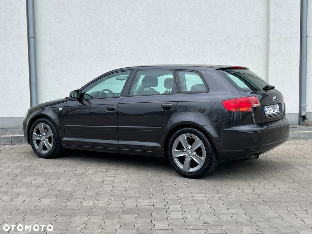 Audi A3 Sportback 1.6 FSI Ambition - 4