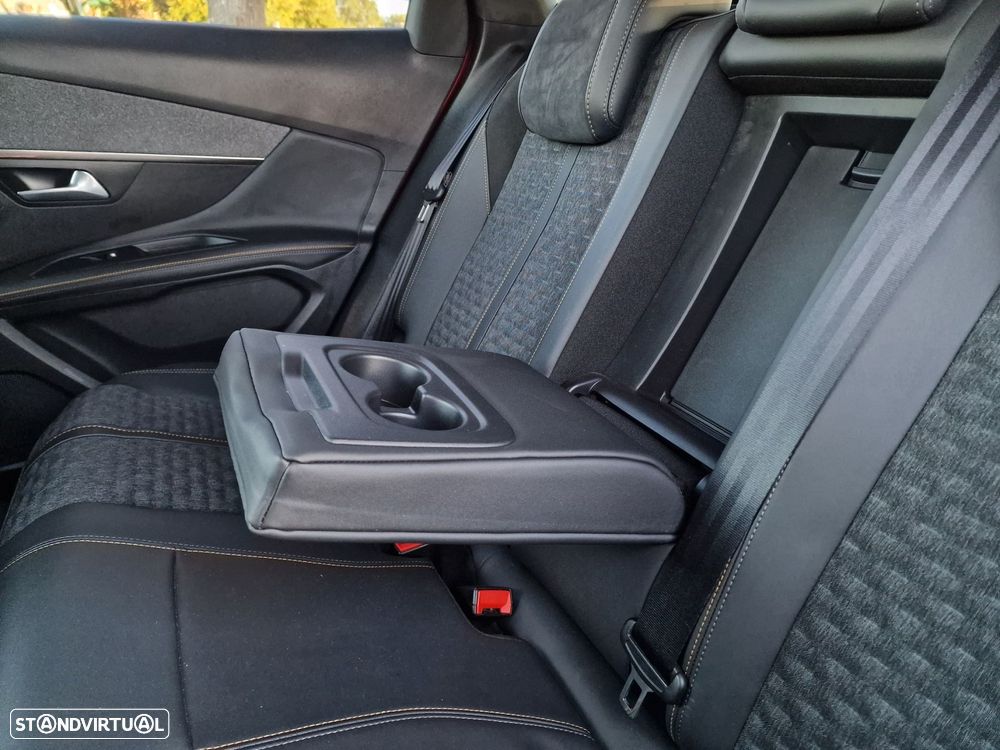 Peugeot 3008 Hybrid 225 e-EAT8 Roadtrip - 17