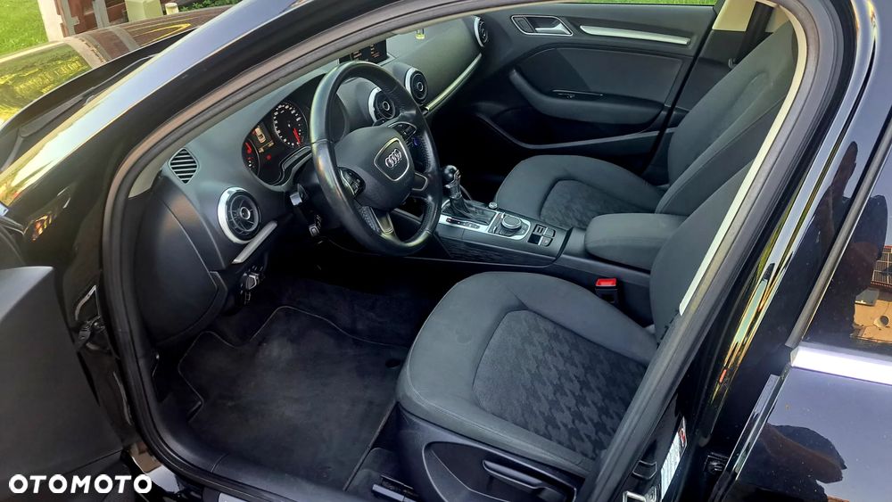 Audi A3 1.6 TDI (clean diesel) S tronic Ambiente - 11