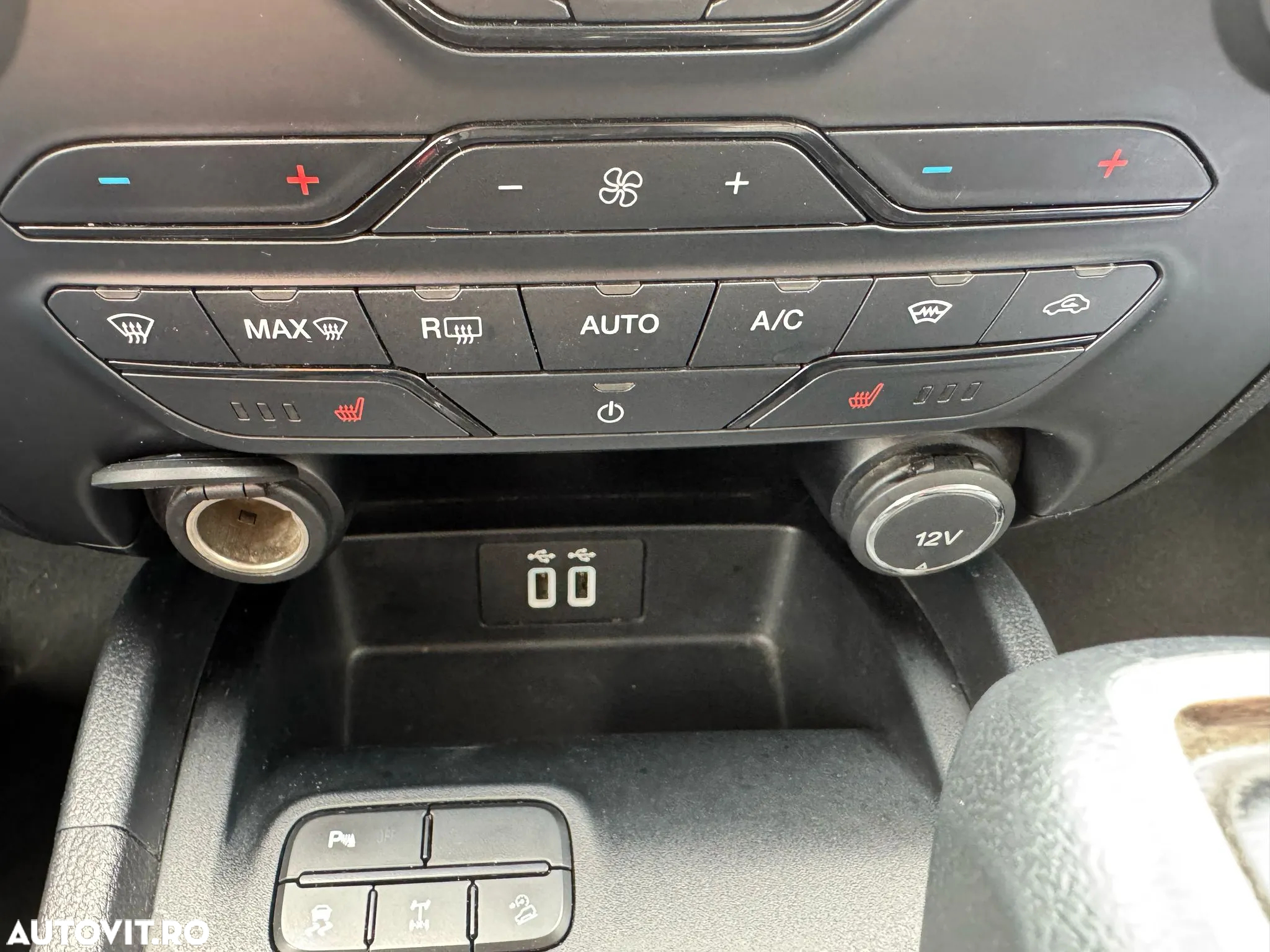 Ford Ranger Pick-Up 3.2 Duratorq 200 CP 4x4 Cabina Dubla Limited Aut. - 19