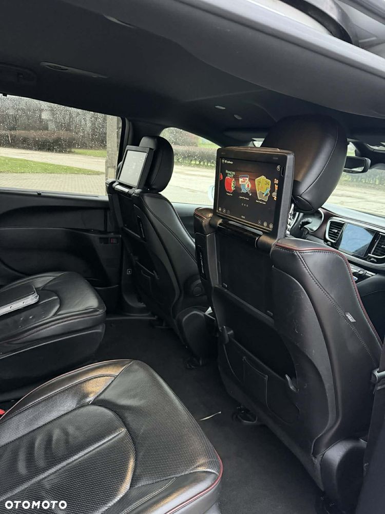 Chrysler Pacifica - 27