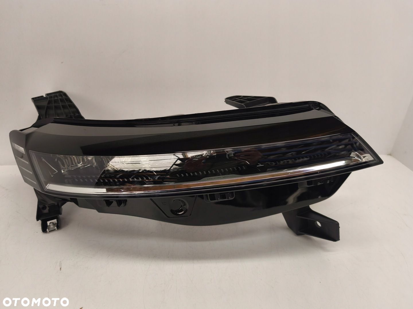 LAMPA PRAWA FULL LED MEGANE E-TECH 260105882R - 1
