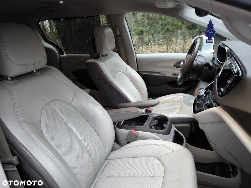 Chrysler Pacifica - 10