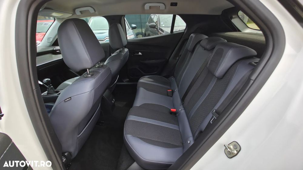 Peugeot 2008 1.2 L PureTech STT Allure - 16