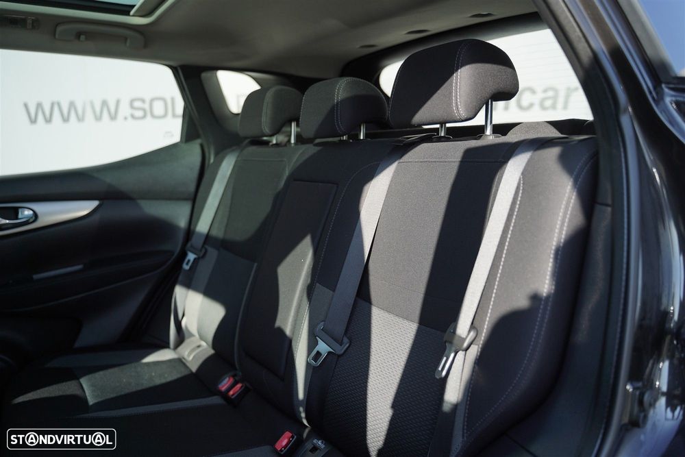 Nissan Qashqai 1.5 dCi N-Connecta 18 - 12