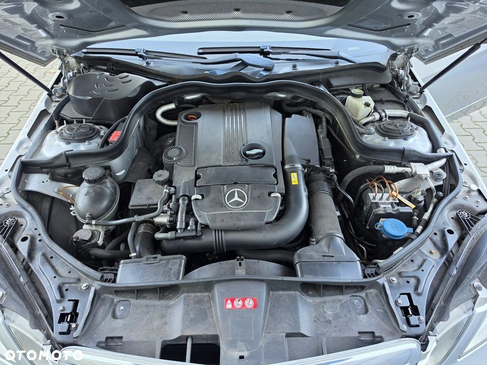 Mercedes-Benz Klasa E 200 CGI BlueEFFICIENCY Automatik Elegance - 34