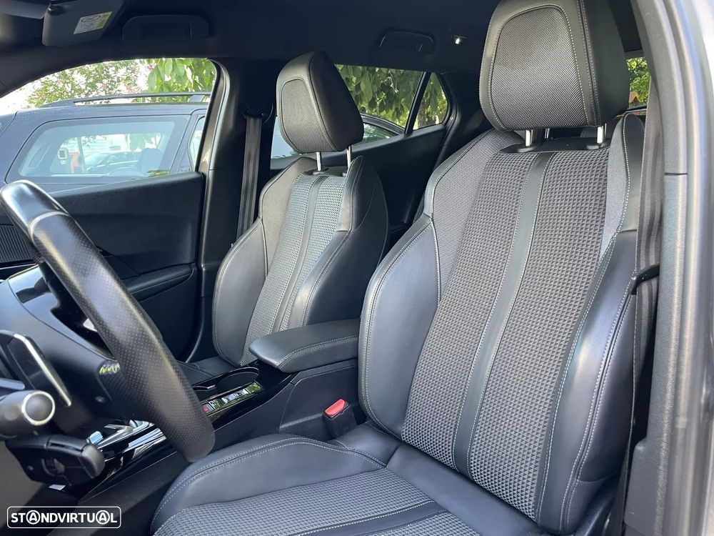 Peugeot 2008 PureTech 130 EAT8 GT - 15