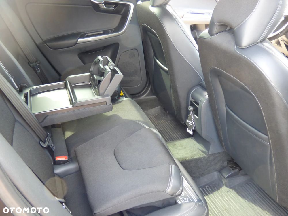 Volvo XC 60 D3 Edition Pro - 24
