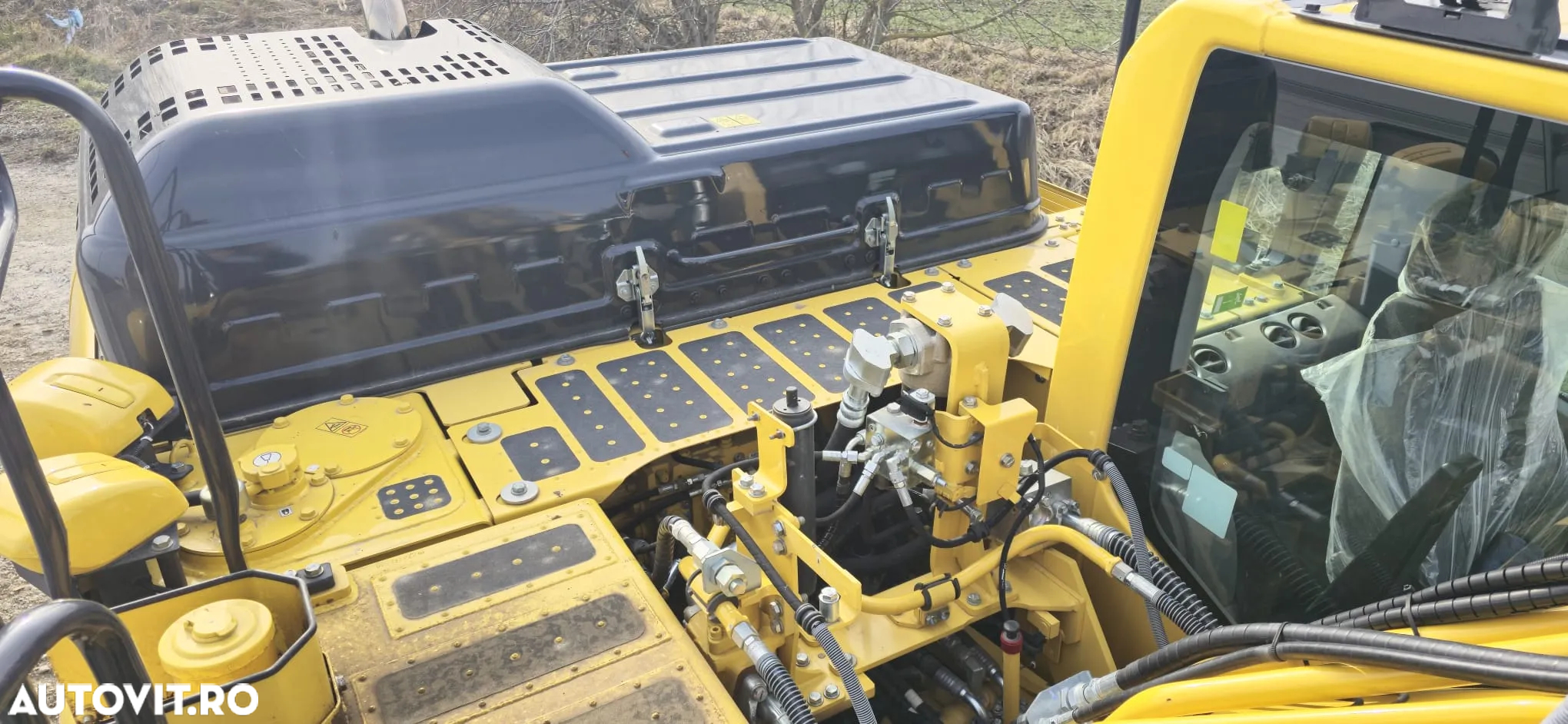 Komatsu PC210LC - 11