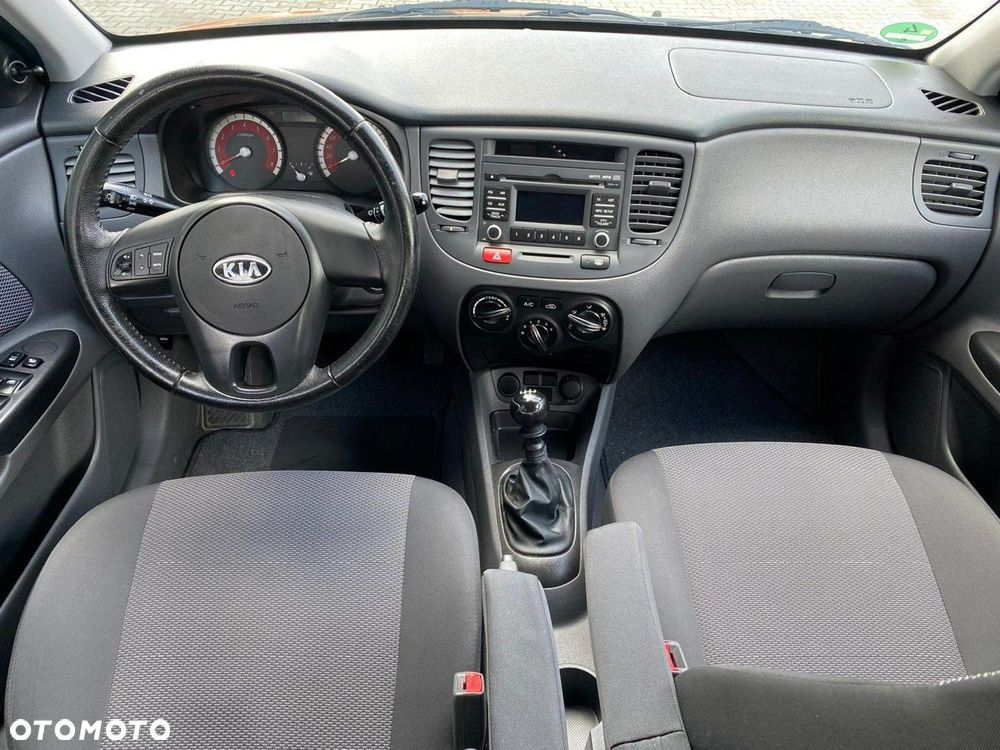 Kia Rio - 8