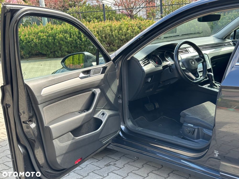 Volkswagen Passat 2.0 TDI Elegance DSG - 21