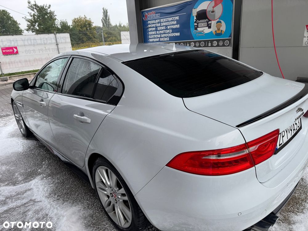 Jaguar XE 2.0 D R-Sport - 15