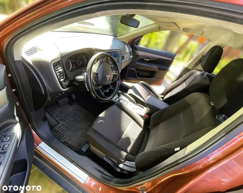 Mitsubishi Outlander - 12