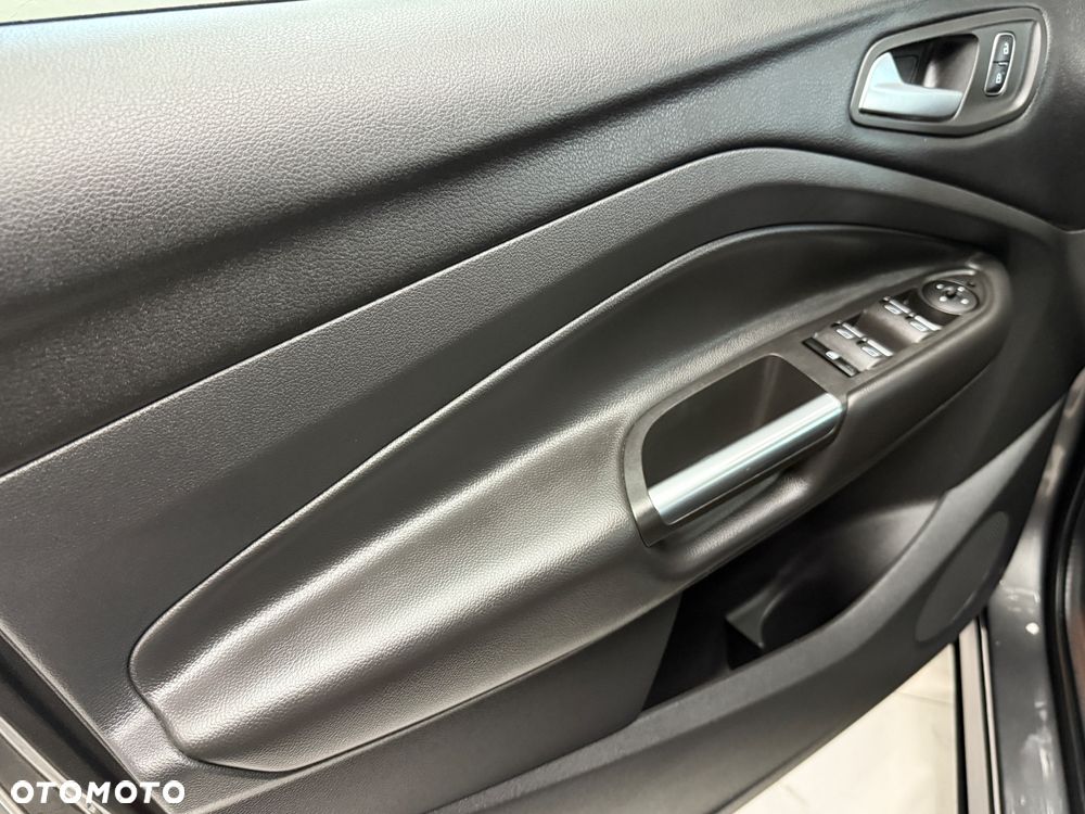 Ford Kuga 1.5 EcoBoost 2x4 Titanium - 11
