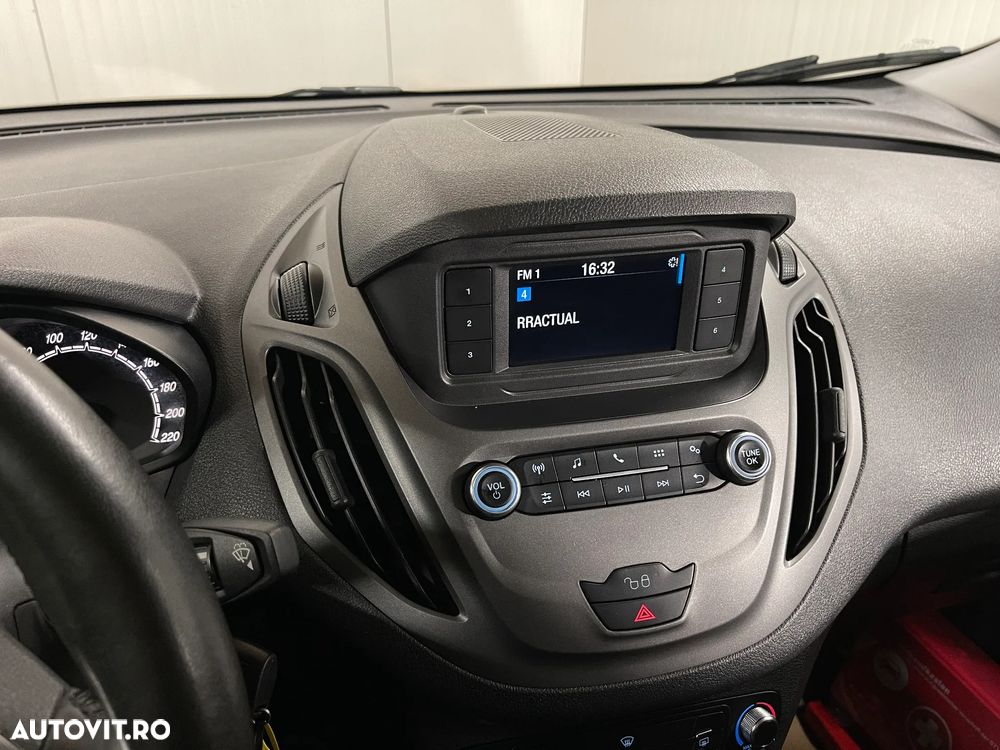 Ford Transit Courier - 13