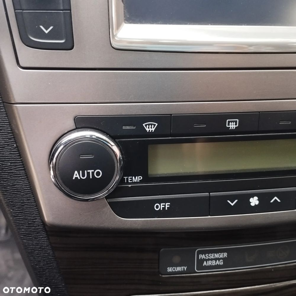Toyota Avensis 2.0 D-4D Edition - 17