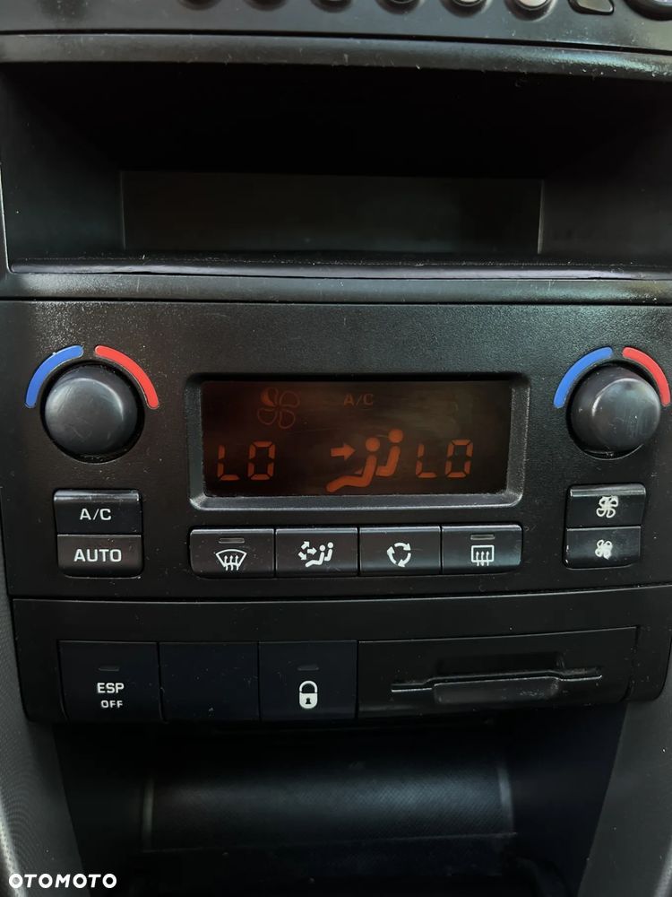 Peugeot 207 - 23