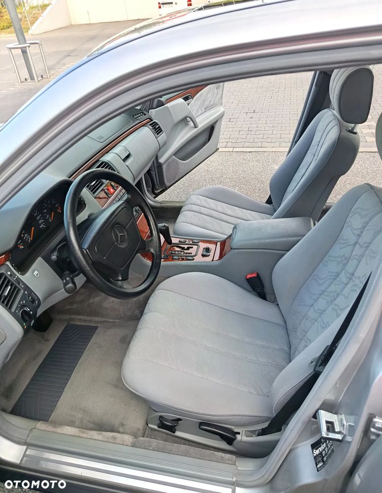 Mercedes-Benz Klasa E - 18