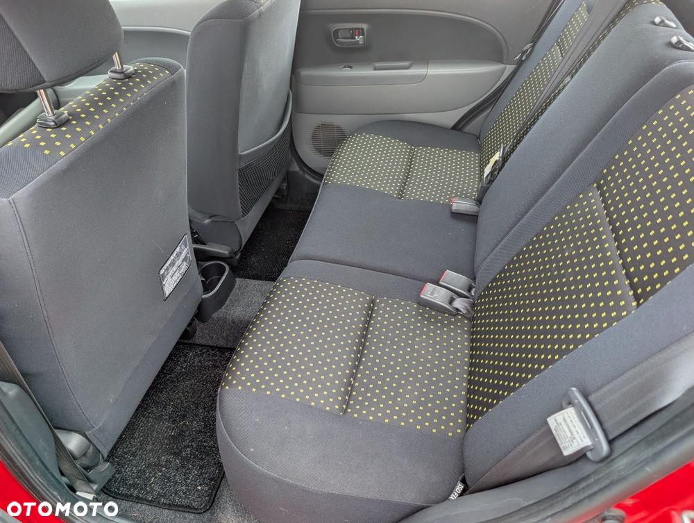 Daihatsu Sirion - 7