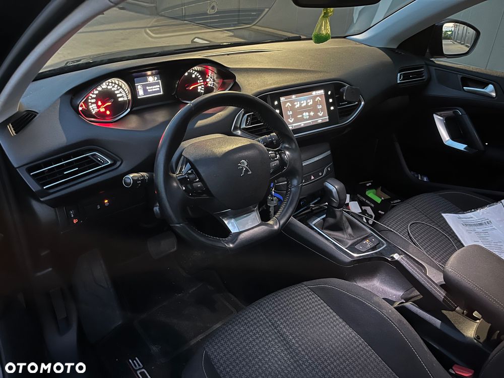 Peugeot 308 - 8