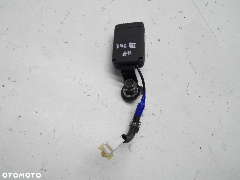 ZAPINKA PASA 89840-D7000 HYUNDAI TUCSON III PRAWA TYLNA ORYGINAŁ - 1