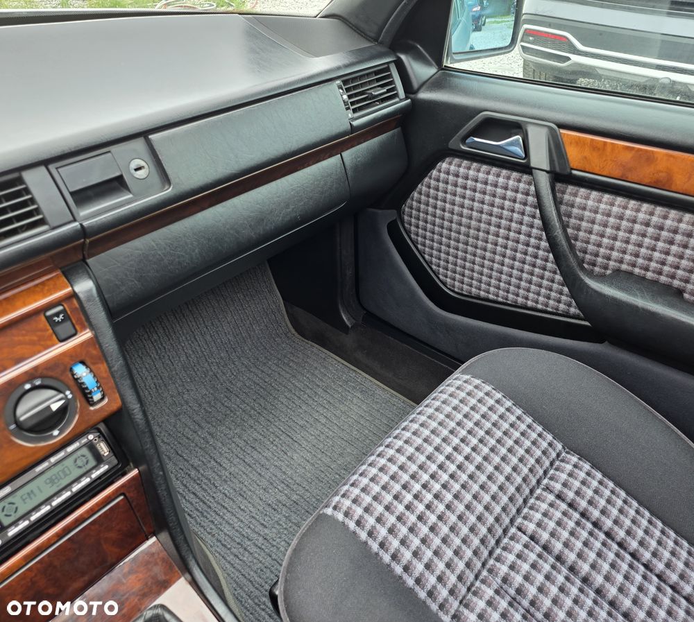 Mercedes-Benz W124 (1984-1993) - 19