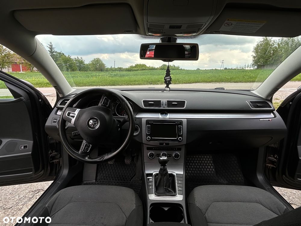 Volkswagen Passat 1.6 TDI DPF BlueMot Comfortline - 9