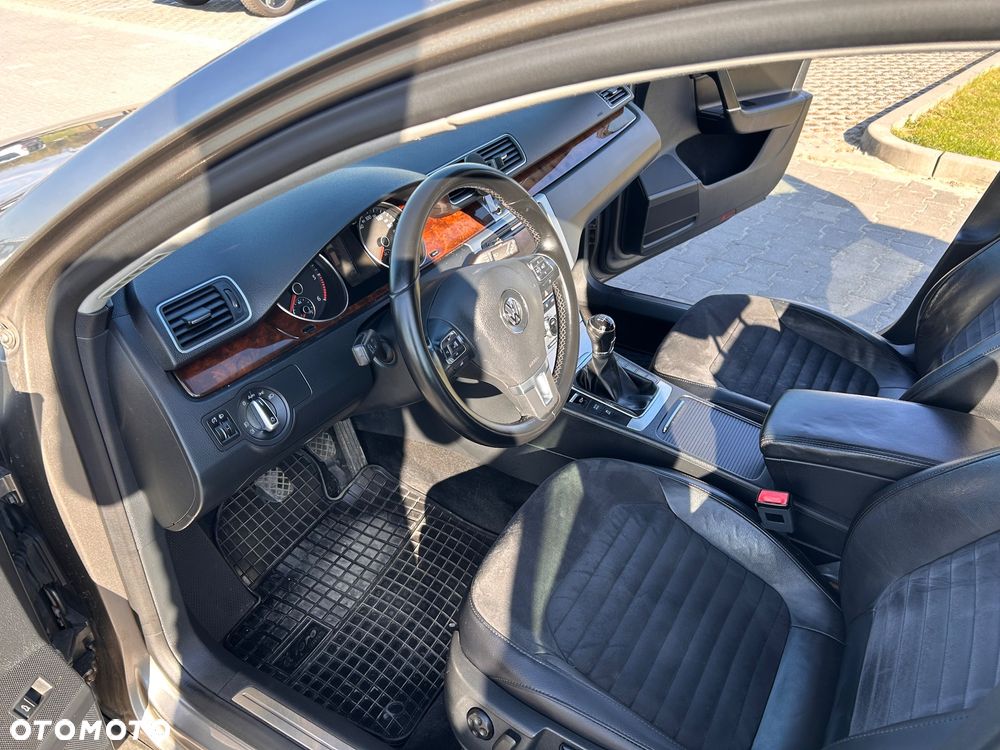 Volkswagen Passat 2.0 Blue TDI SCR Highline - 23