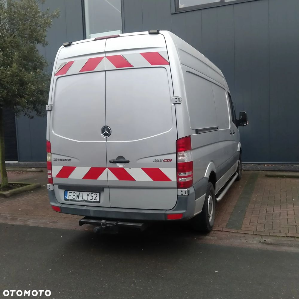 Mercedes-Benz Sprinter - 2