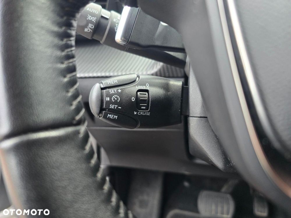 Peugeot 2008 1.2 PureTech Allure S&S EAT8 - 23