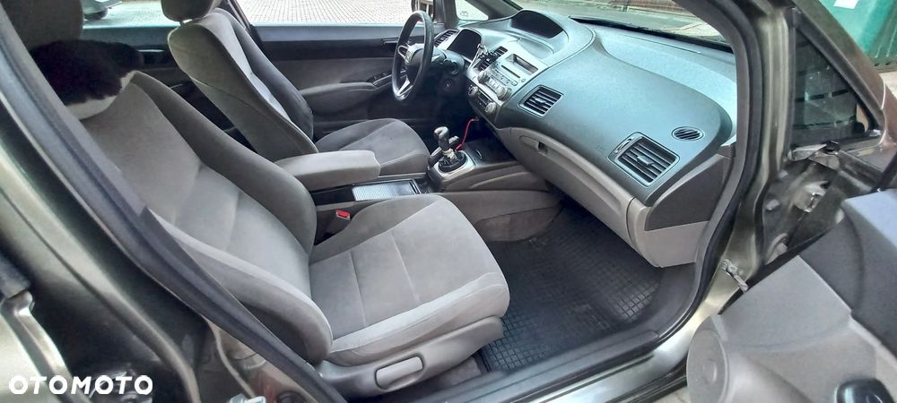 Honda Civic 1.8 Comfort - 9