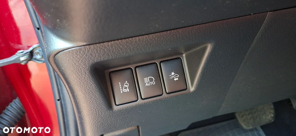 Toyota Yaris Hybrid 100 Selection Passion - 33