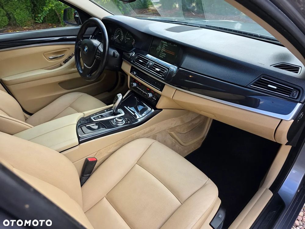 BMW Seria 5 520d - 25