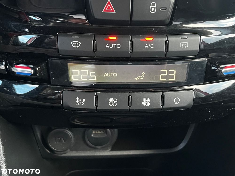 Peugeot 2008 1.2 Pure Tech GPF Allure S&S - 31