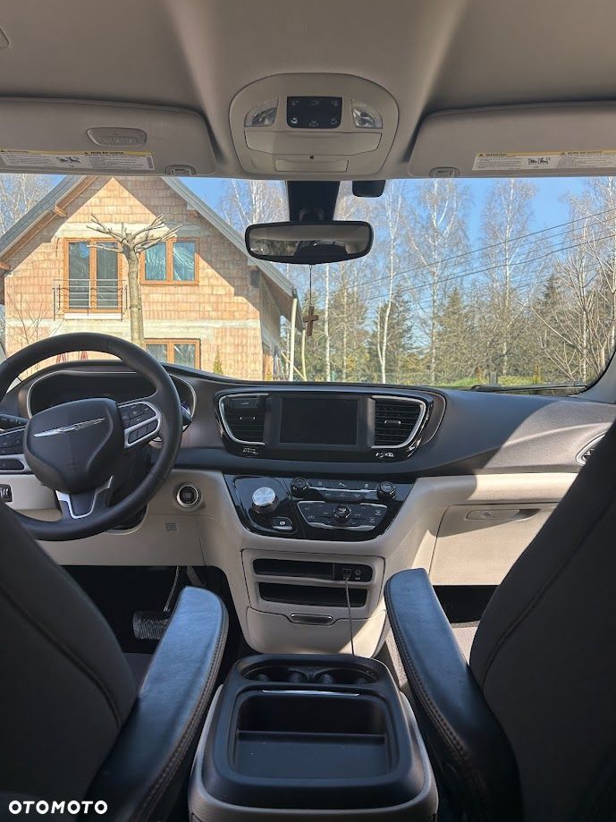 Chrysler Pacifica - 12