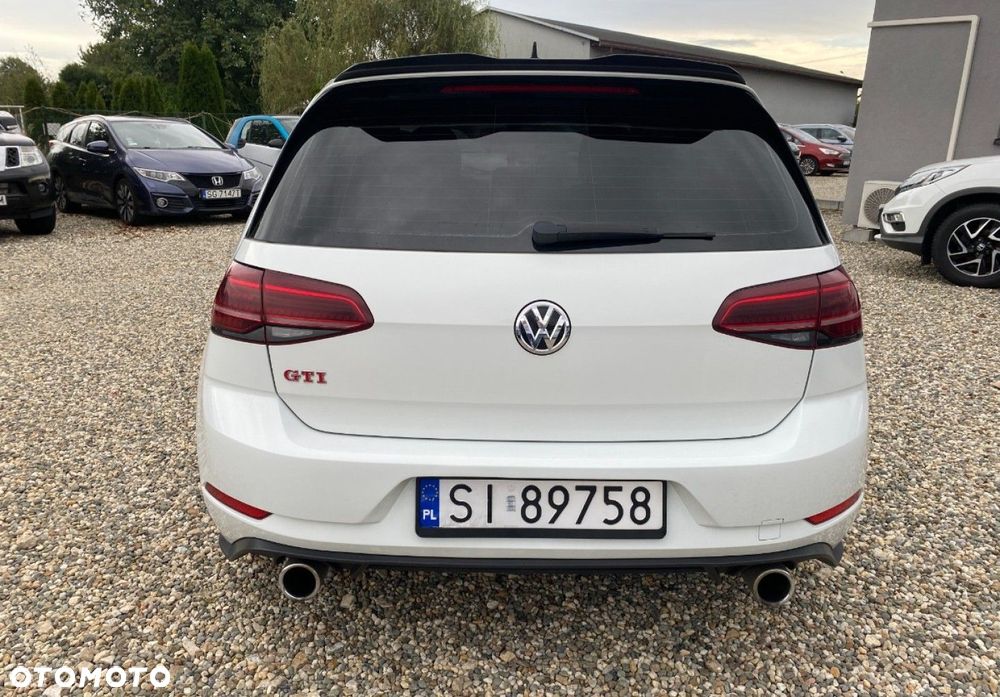 Volkswagen Golf - 6